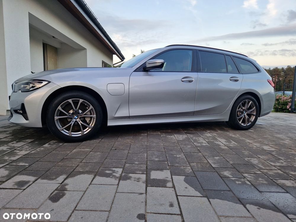 BMW Seria 3 330e xDrive - 14