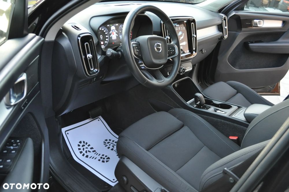 Volvo XC 40 T3 Momentum Pro - 30