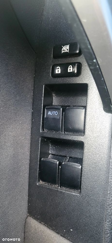 Toyota Corolla 1.6 Premium + - 23