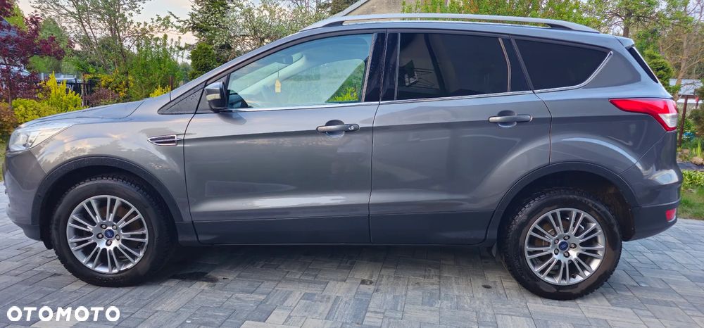 Ford Kuga 2.0 TDCi 2x4 Titanium - 2