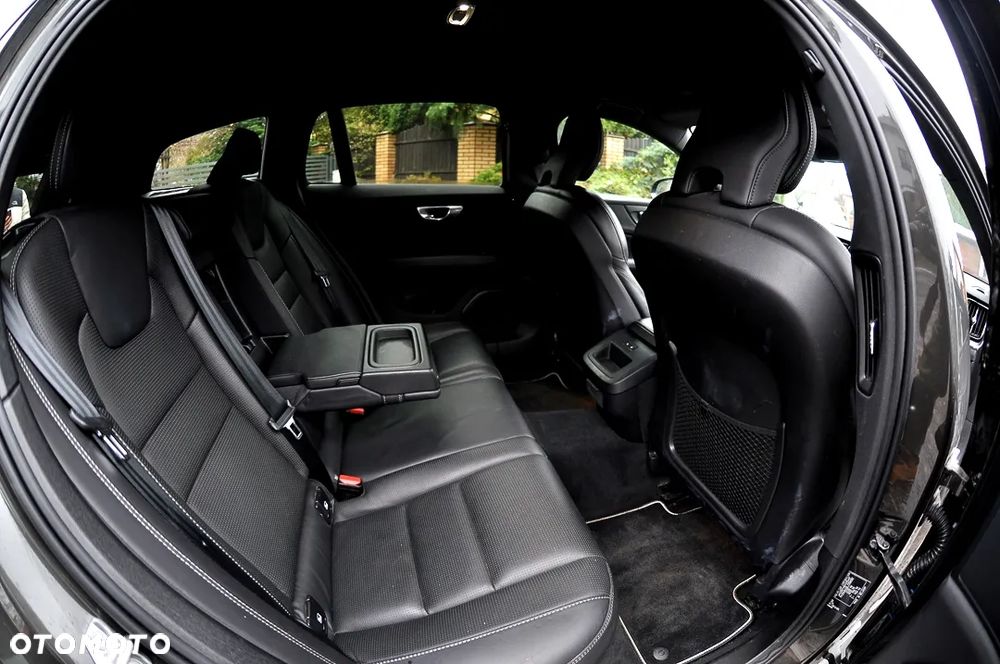 Volvo V60 T4 Geartronic R-Design - 28