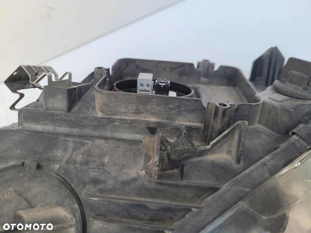 Volvo C30 / C70 lift lampa przód prawa xenon skretny - 5
