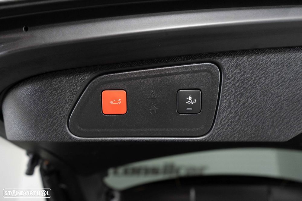 Peugeot 3008 1.6 Hybrid4 GT e-EAT8 - 17