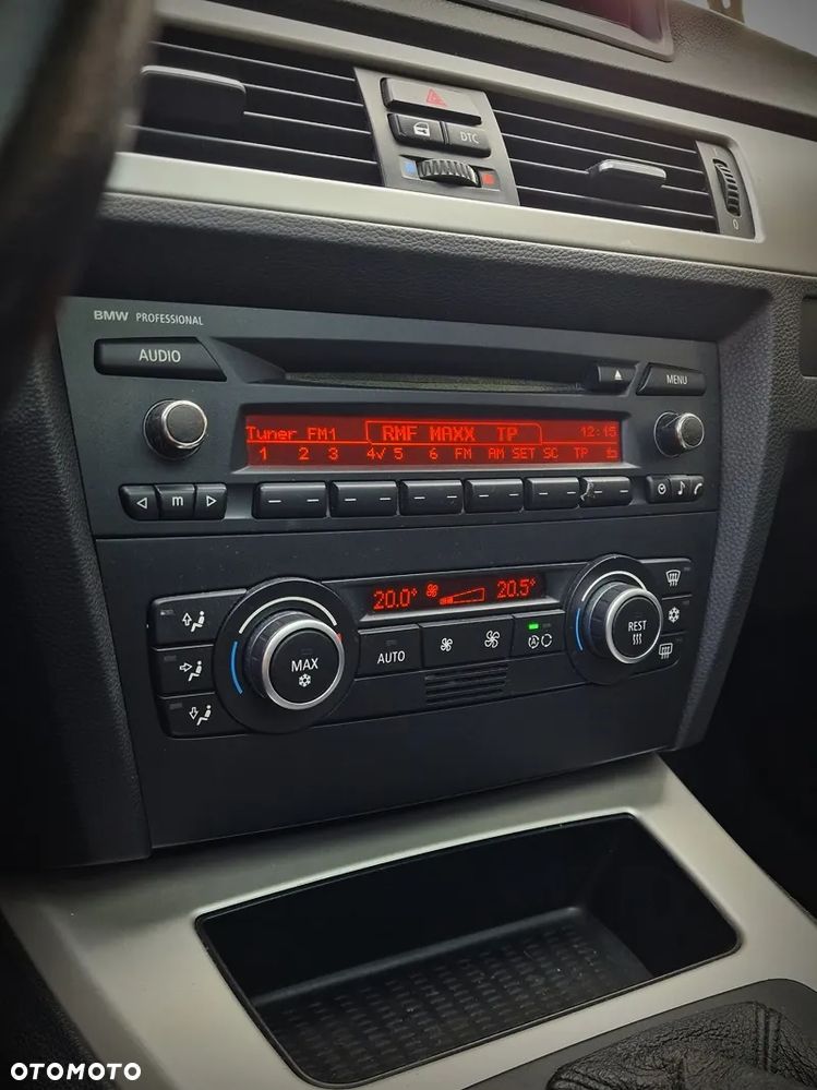 BMW Seria 3 320i Touring - 22