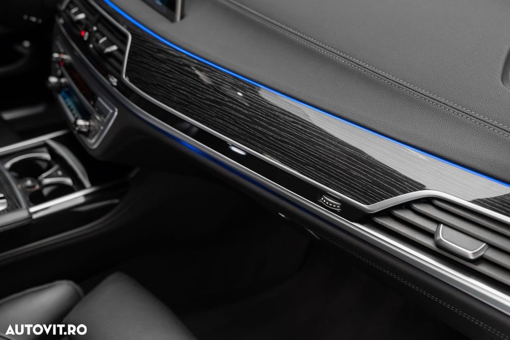 BMW Seria 7 740d xDrive - 39