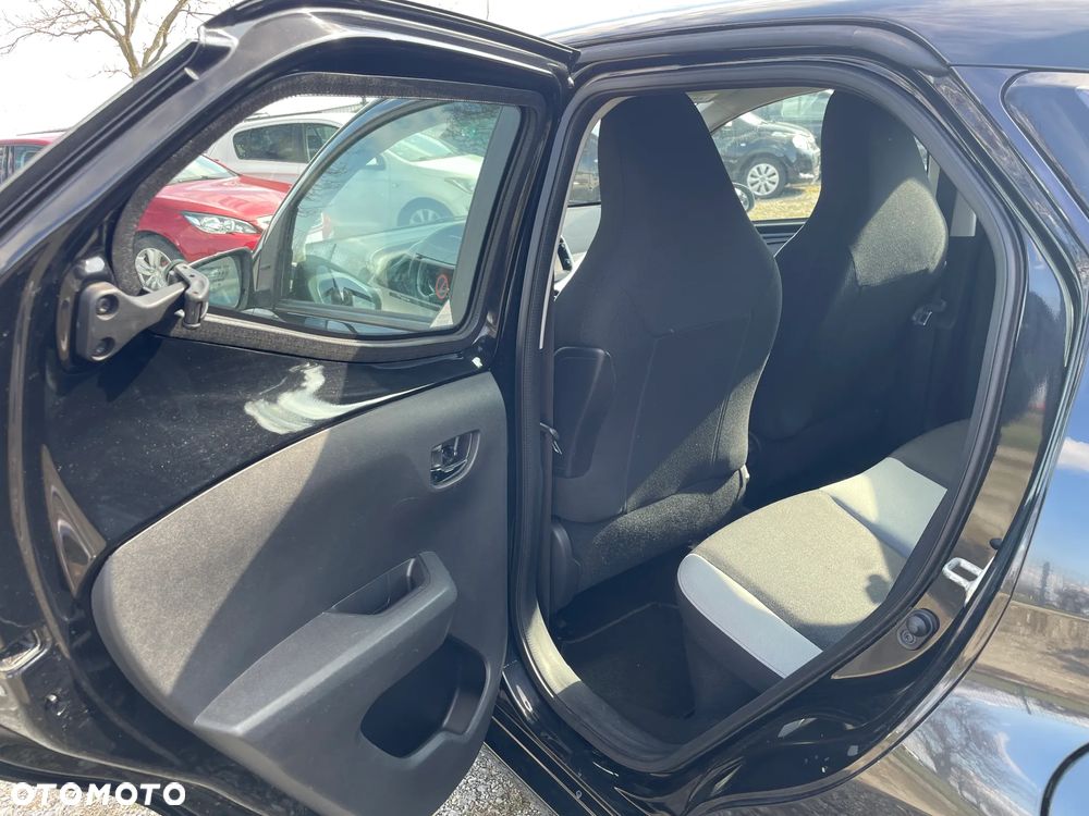 Toyota Aygo x-play - 13