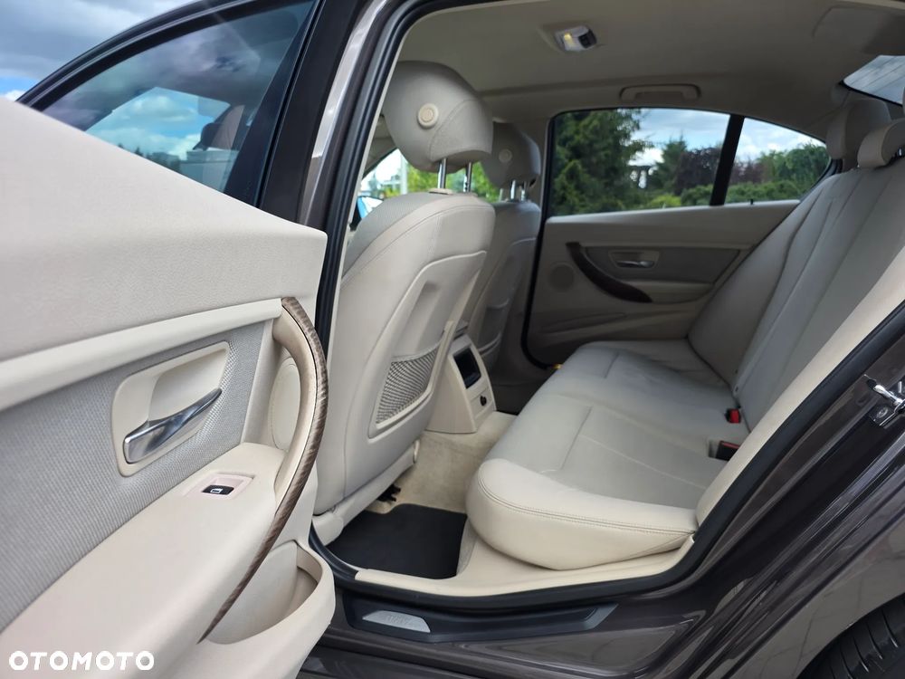 BMW Seria 3 320i Modern Line - 20