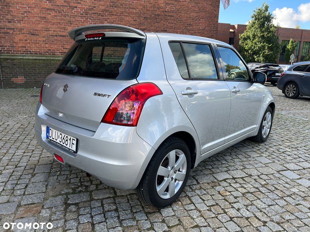 Suzuki Swift - 4
