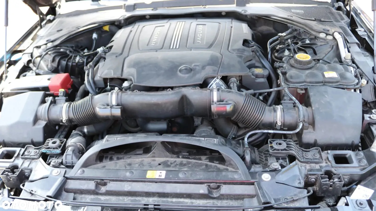 Jaguar XE S - 16