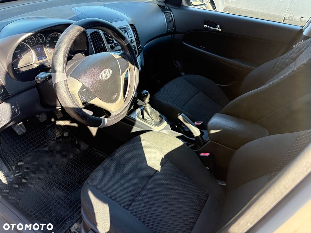 Hyundai i30 1.6 Premium EU5 - 11