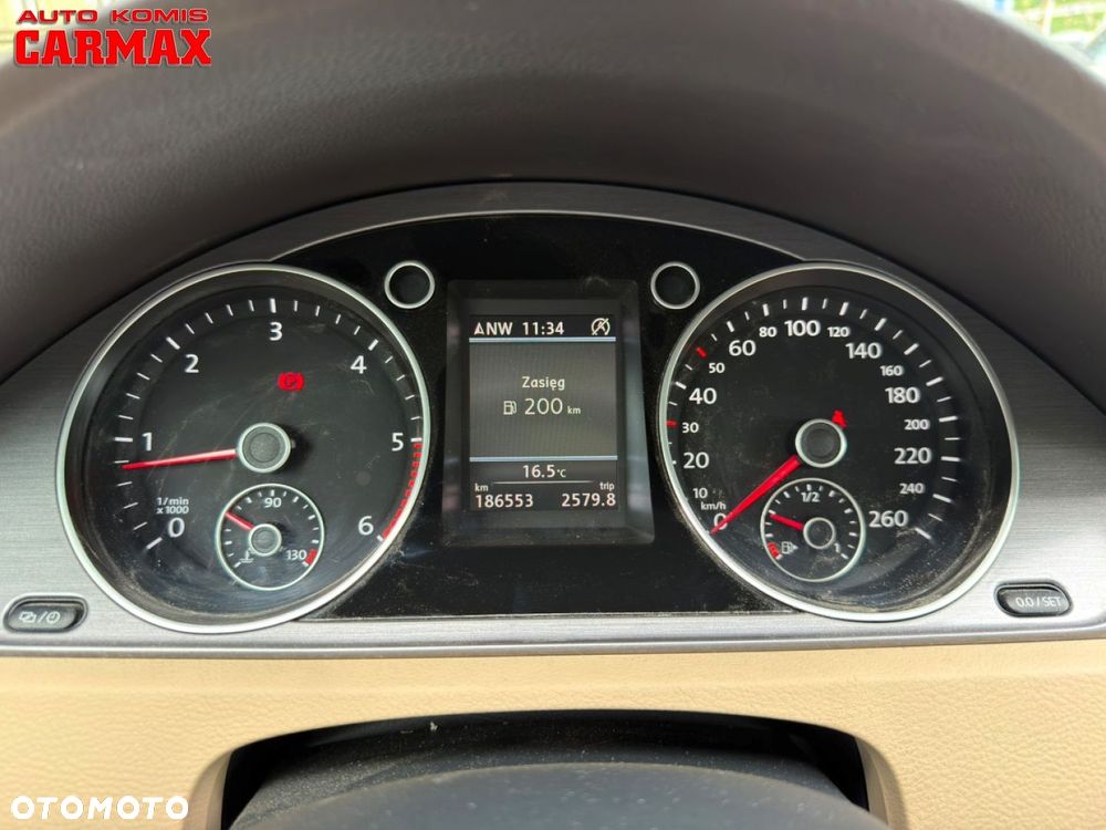 Volkswagen Passat - 26