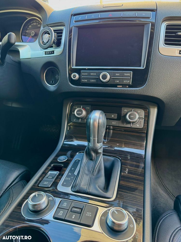 Volkswagen Touareg V6 TDI BMT Supreme Plus - 10