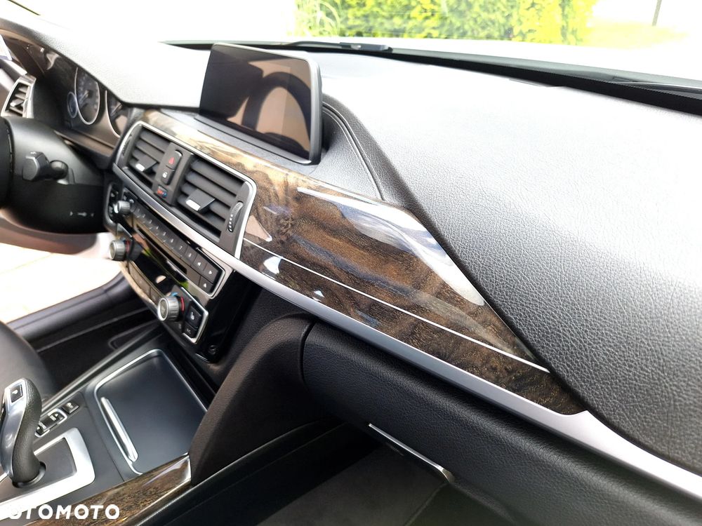 BMW Seria 3 320i Luxury Line - 16