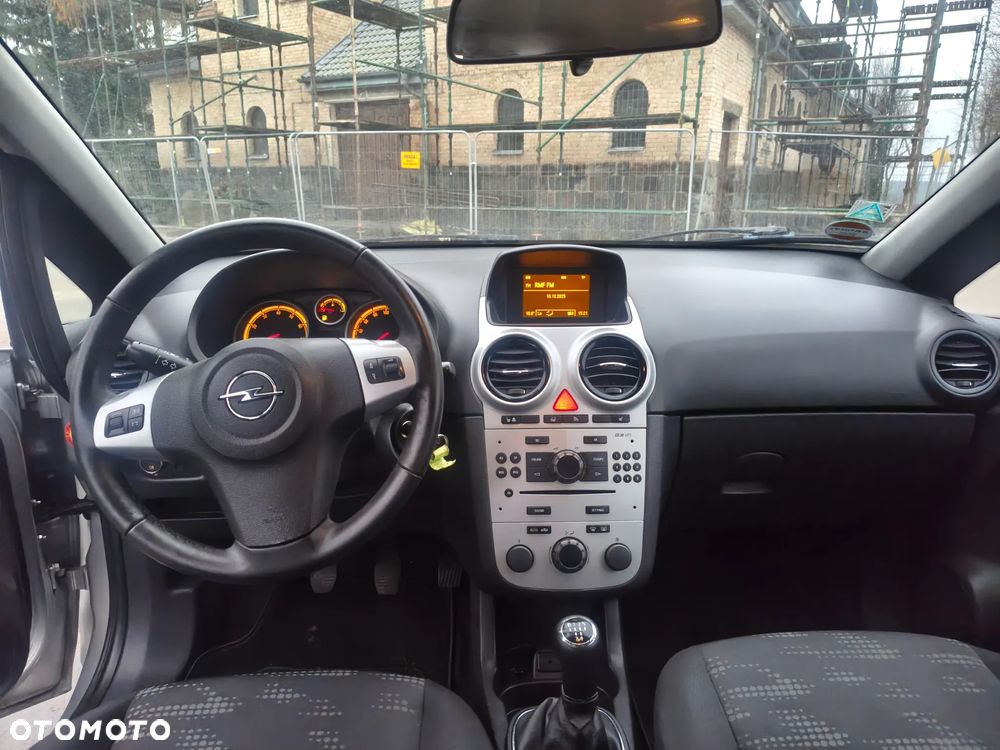 Opel Corsa 1.4 16V Satellite - 23