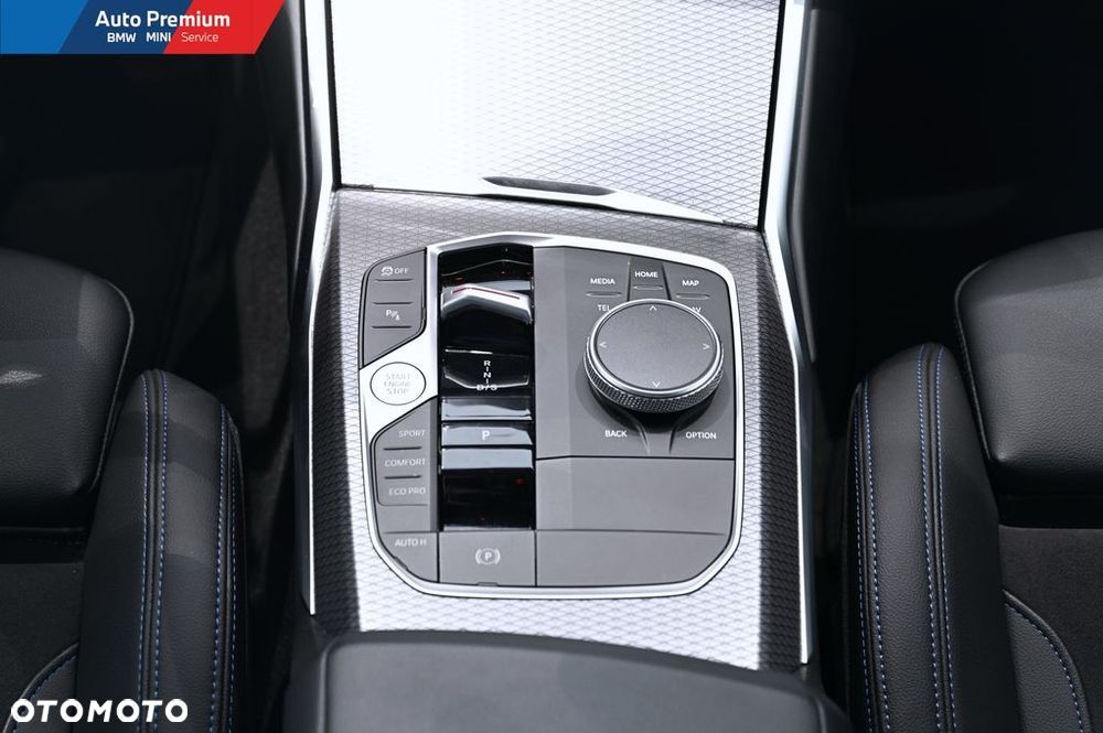 BMW Seria 3 330d xDrive MHEV - 16