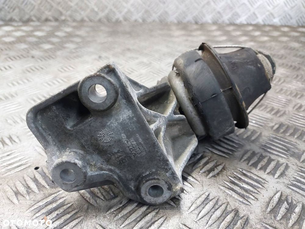 ŁAPA PODUSZKA SILNIKA PRZÓD VOLVO S80 I 2.9 24V 9445231 - 2