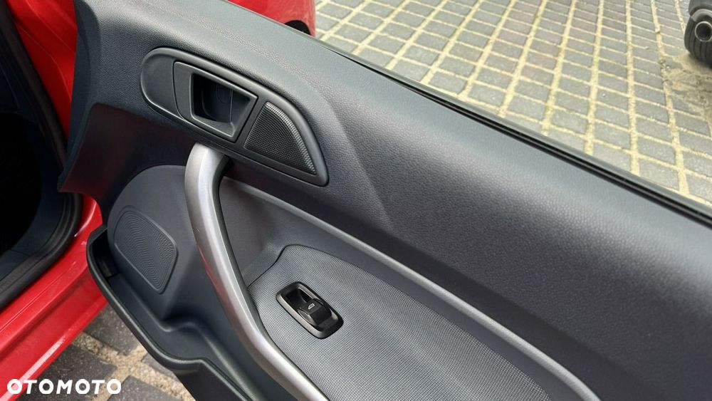 Ford Fiesta - 25
