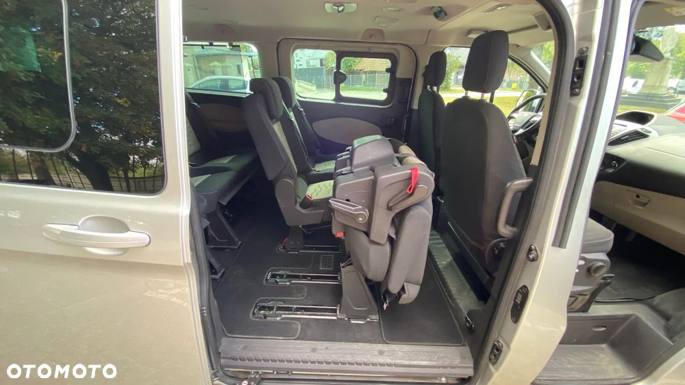 Ford Tourneo Custom - 30