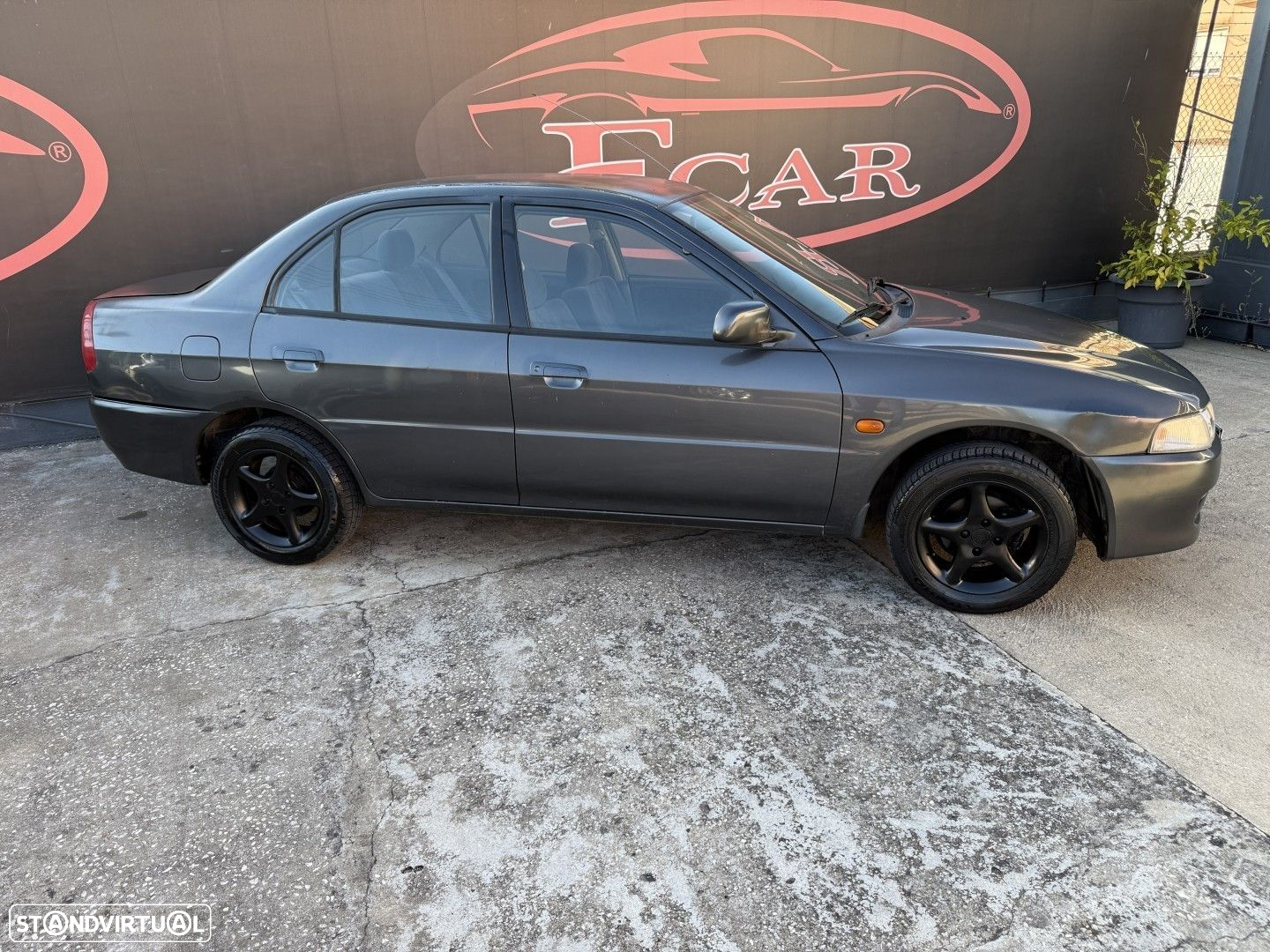 Mitsubishi Lancer 1300 GLX - 4