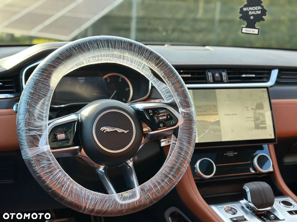 Jaguar F-Pace - 7