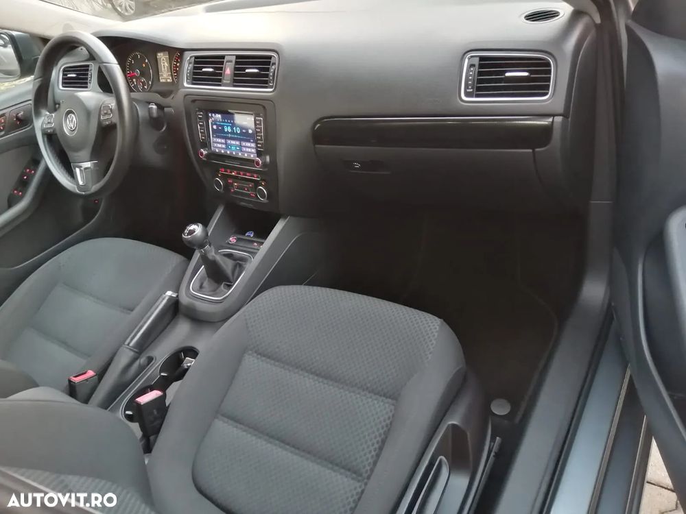 Volkswagen Jetta - 7