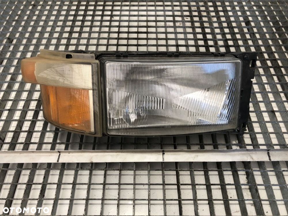 REFLEKTOR PRAWY PRZÓD  SCANIA 4 - series 1995 - 2008 114 C/330 242 kW [329 KM] 6x2/4 1999 - 2004 - 1