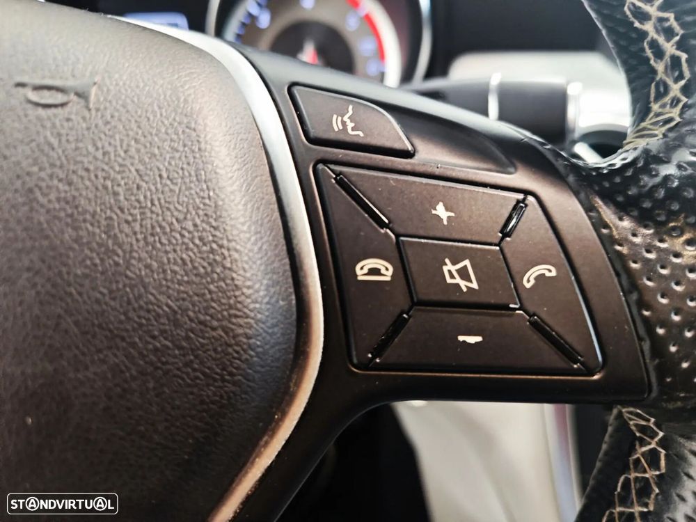 Mercedes-Benz GLA 200 d 4Matic 7G-DCT Urban - 35