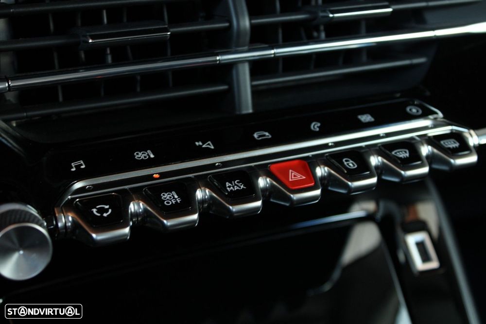 Peugeot e-2008 Allure - 37