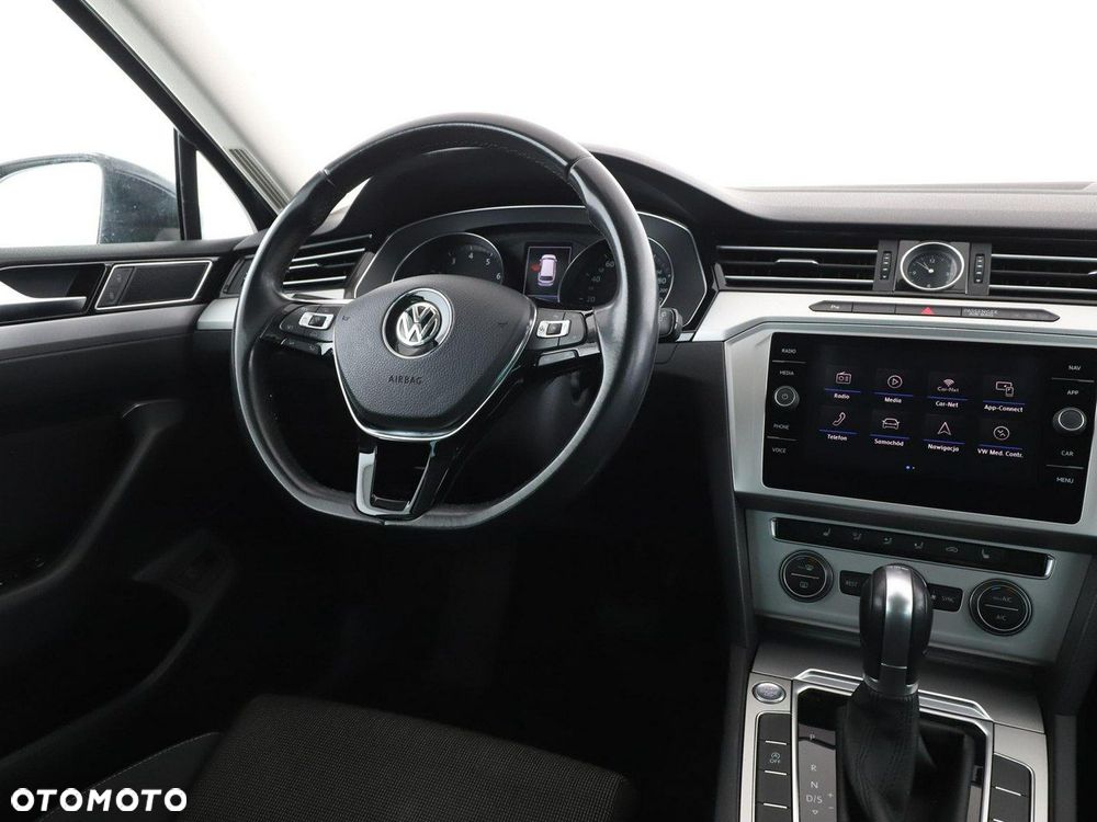 Volkswagen Passat - 17
