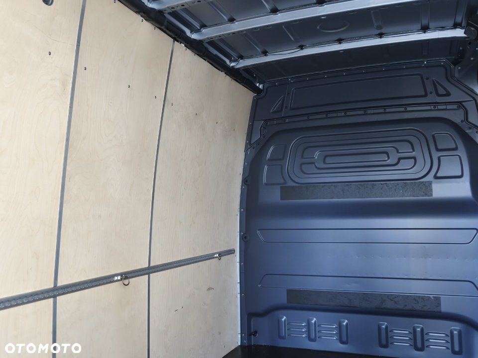 Mercedes-Benz Sprinter - 5