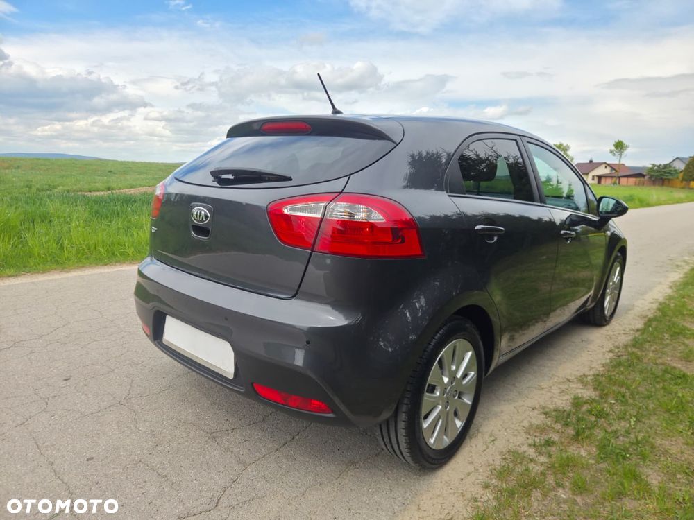 Kia Rio 1.2 L - 6