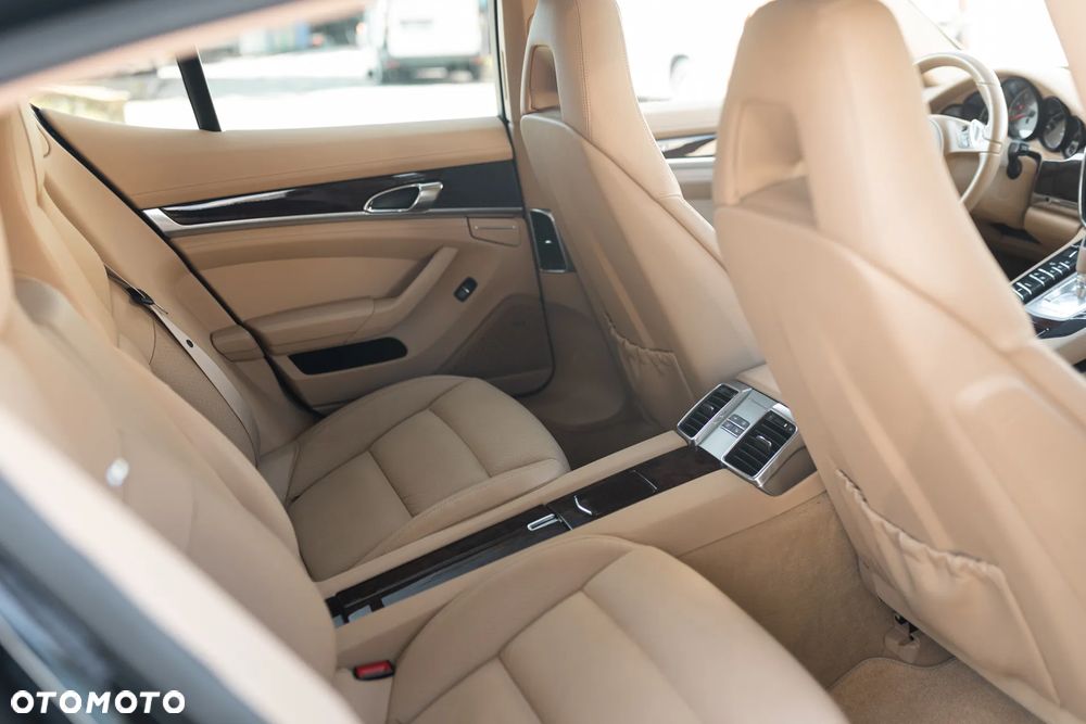 Porsche Panamera 4S PDK - 22