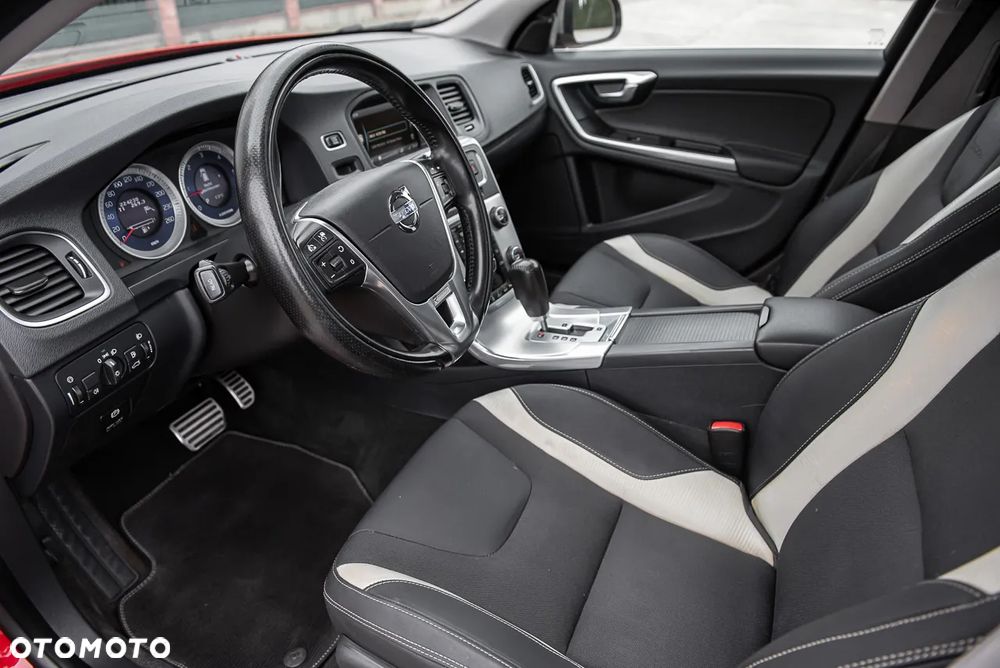 Volvo V60 D5 AWD Geartronic RDesign - 15