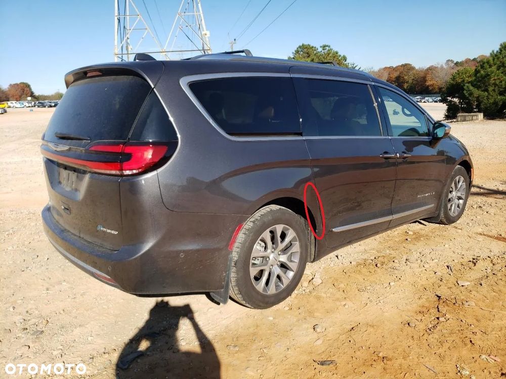 Chrysler Pacifica - 40