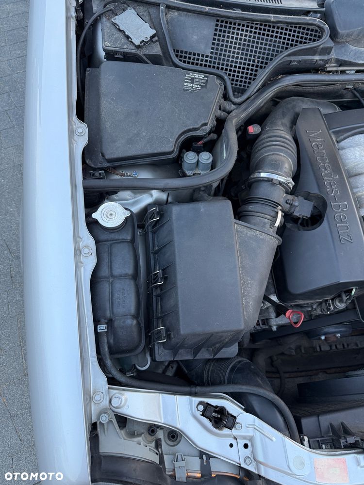 Mercedes-Benz Klasa E 320 T Avantgarde - 36