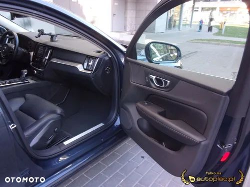 Volvo V60 T6 AWD Momentum Pro - 31