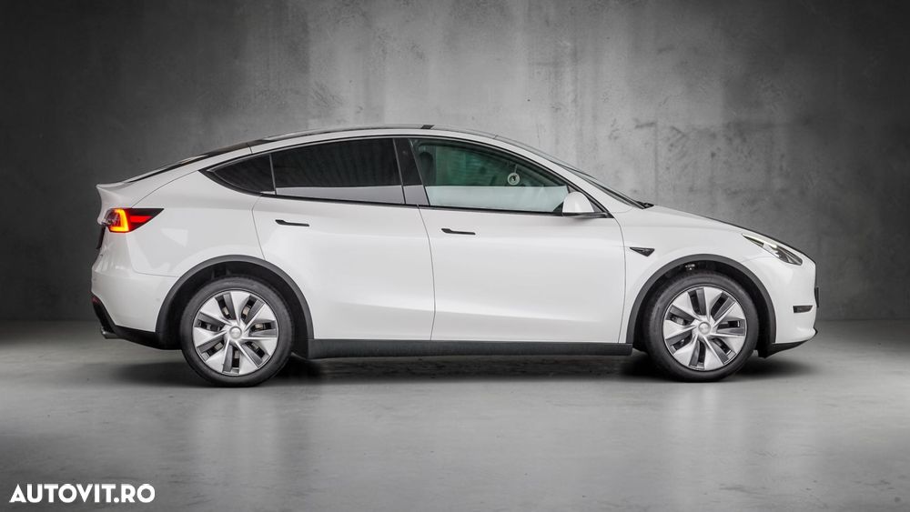 Tesla Model Y Long Range Dual Motor AWD - 7