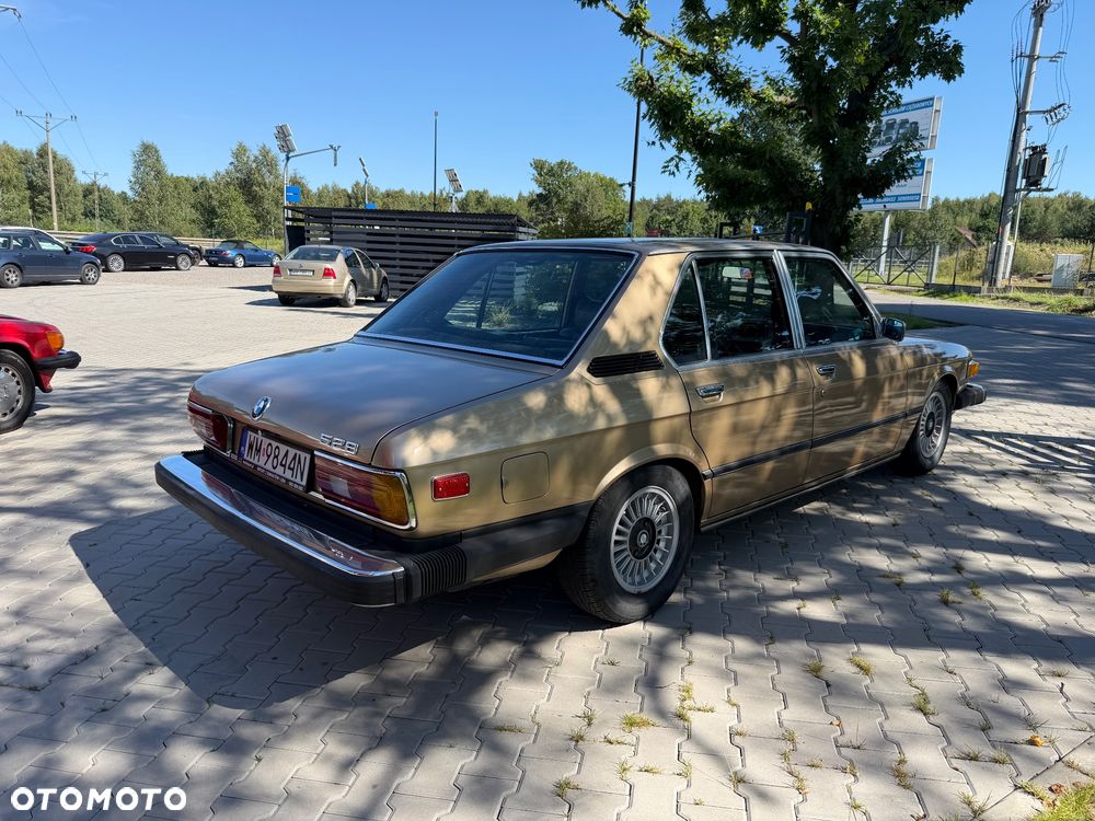 BMW Seria 5 528 i - 16