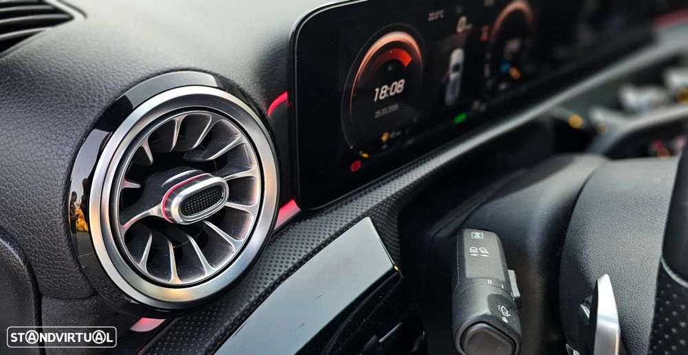 Mercedes-Benz A 250 e 8G-DCT AMG Line - 17