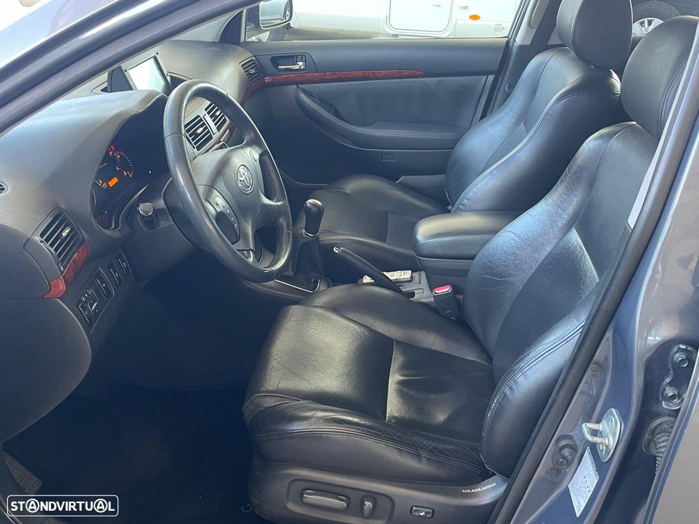 Toyota Avensis SW 2.0 D-4D Executive - 10