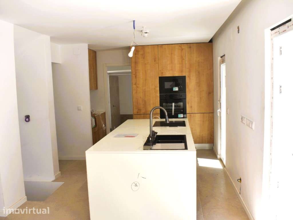 Moradia T3 Independente de Charme Conforto, Elegância e Qualidade d... - Grande imagem: 2/23
