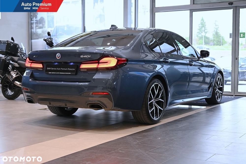 BMW Seria 5 540i xDrive mHEV - 21