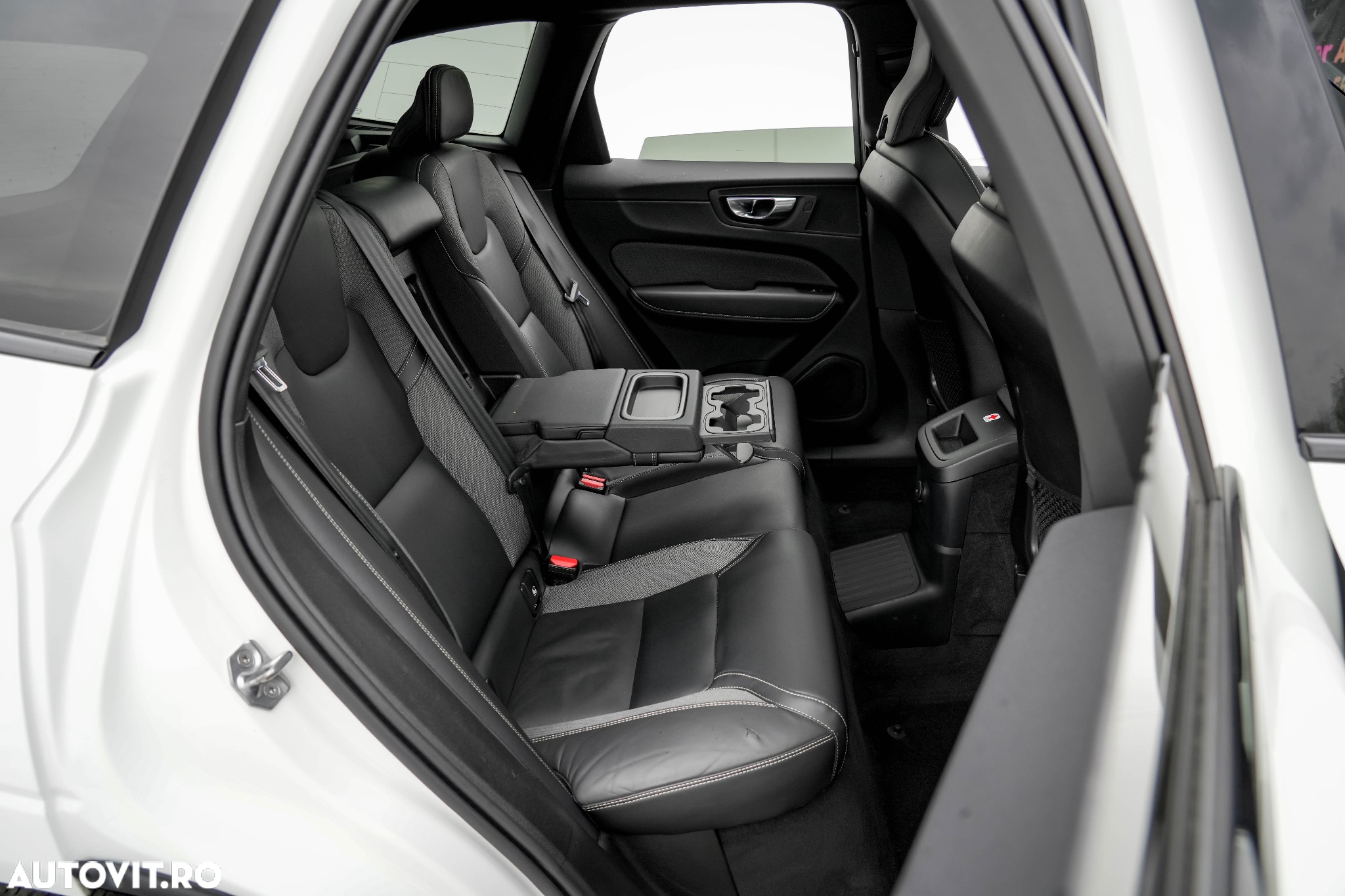Volvo XC 60 T6 AWD Recharge Geartronic RDesign - 14