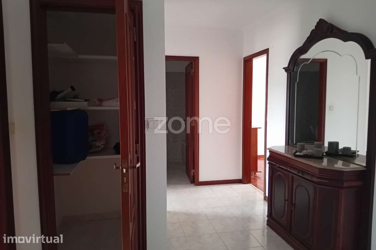 Apartamento T2 no Cacém junto ao nó do IC19 / Estrada Paço d'Arcos - Grande imagem: 4/16
