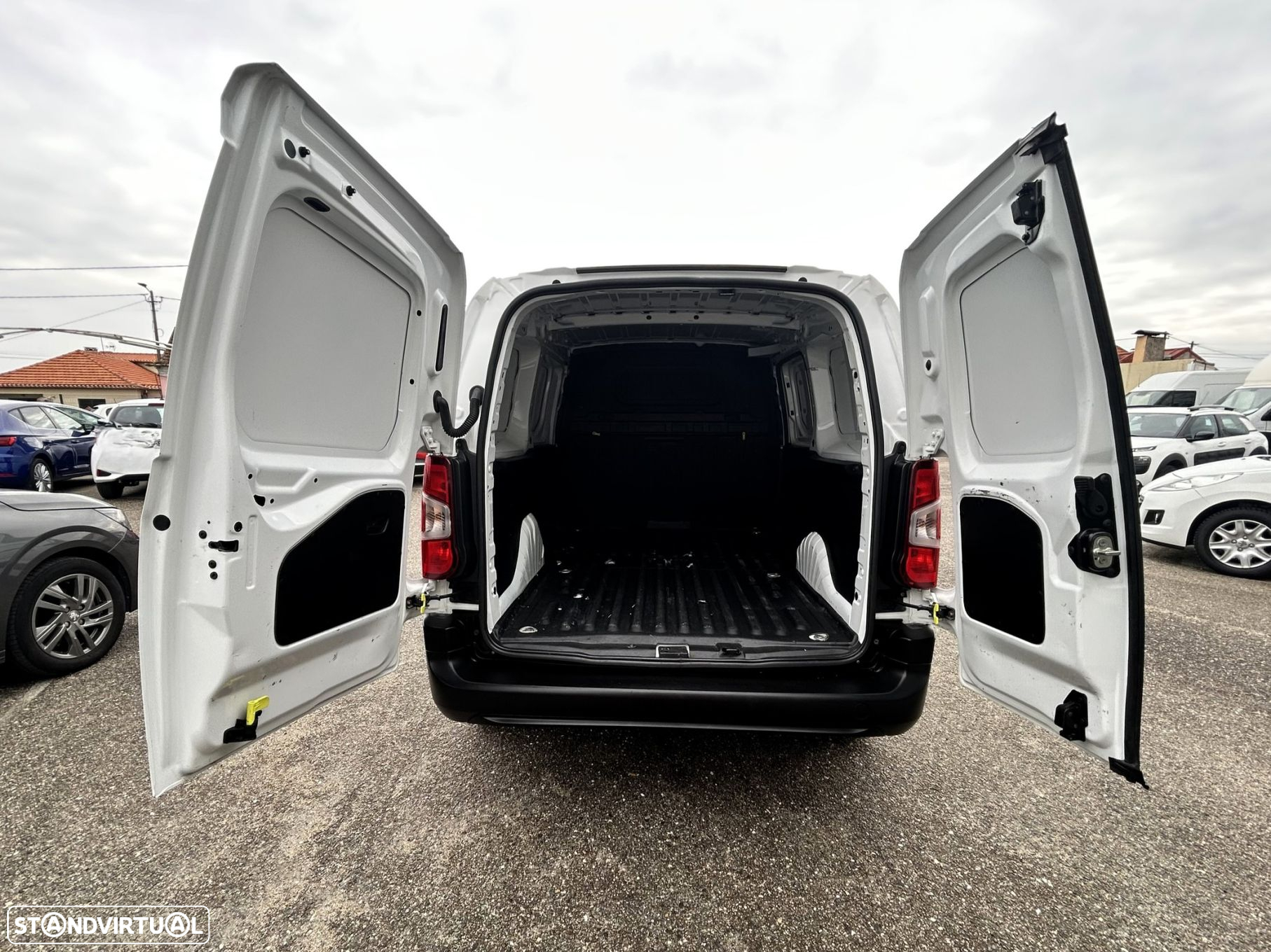 Peugeot Partner 1.5 BlueHDi Asphalt Longa - 28