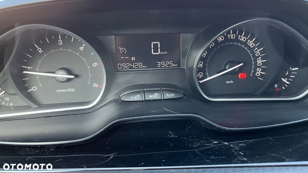 Peugeot 2008 1.6 BlueHDi Style - 9