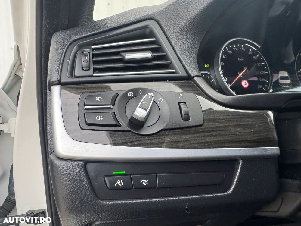 BMW Seria 5 525d Sport-Aut. - 33