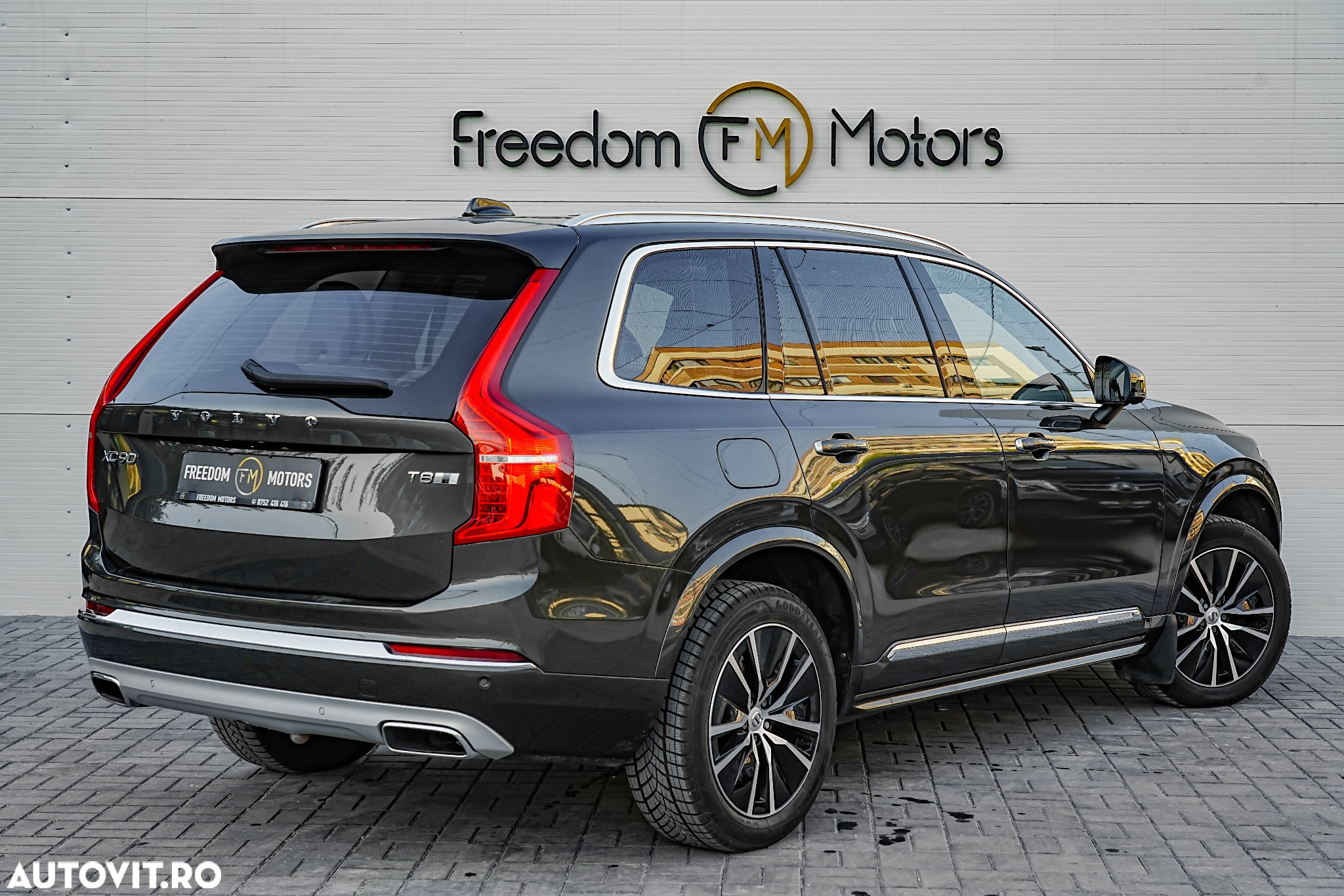 Volvo XC 90 T8 eAWD R-Design - 4
