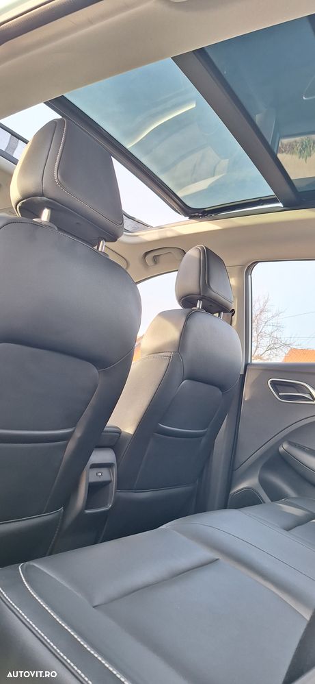 MG ZS EV Luxury - 10