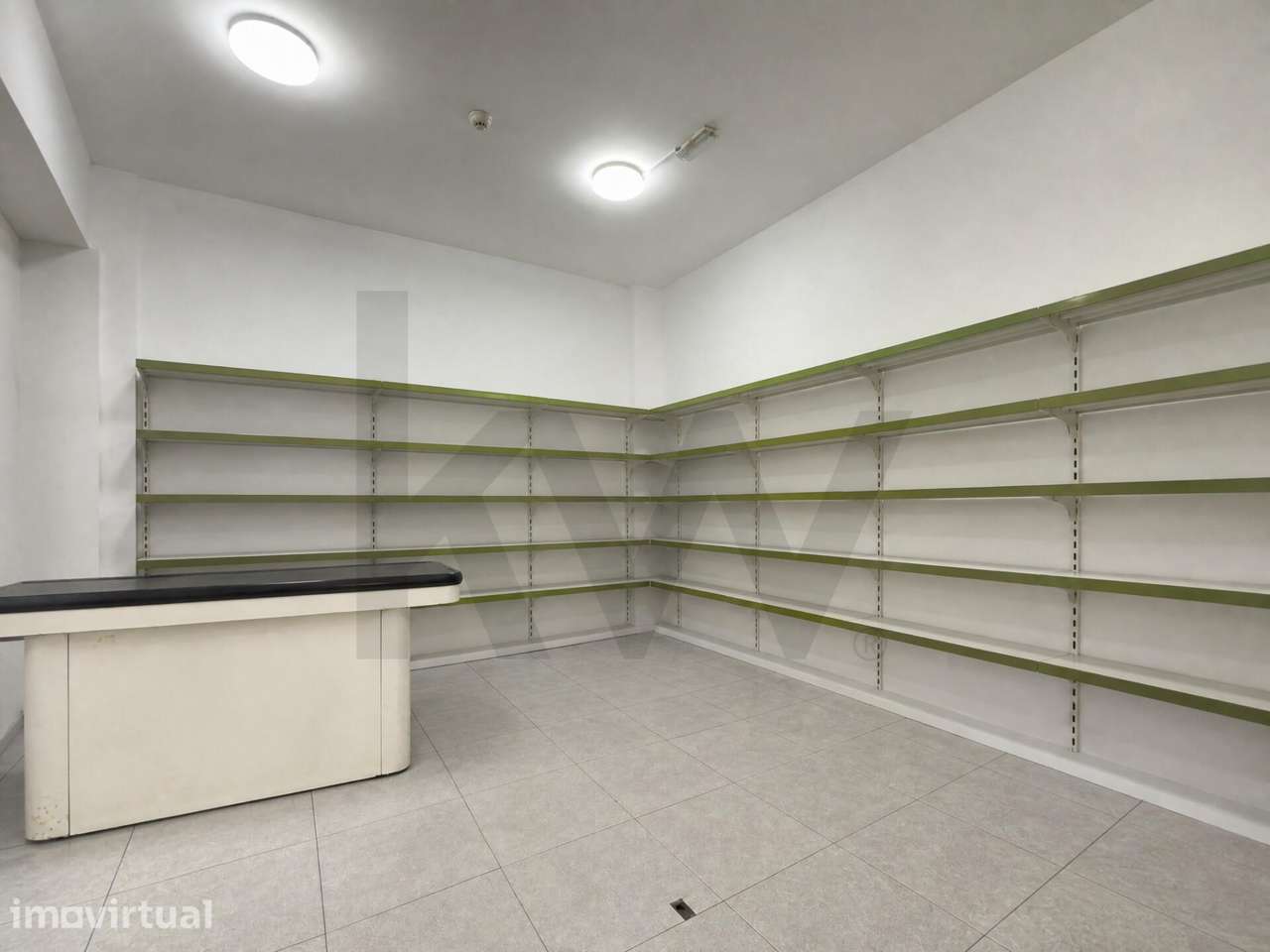 Espaço comercial em dois pisos no centro de Rabo de Peixe - Grande imagem: 5/22